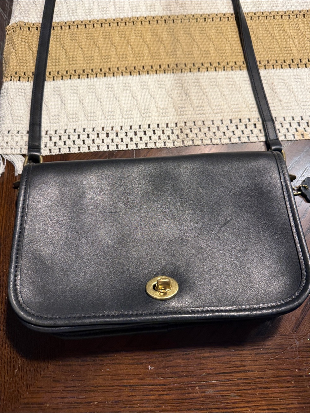 Coach Black Leather Shoulder Bag with Gold Turn-Lock -Vintage - Picture 3 of 15
